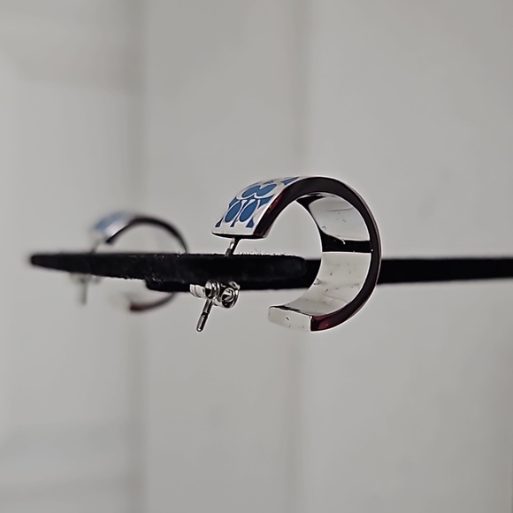 NWT Coach Signature Enamel Huggie Earrings - Picture 2 of 3